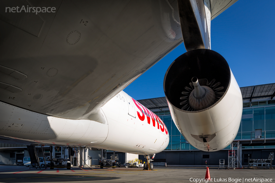 Swiss International Airlines Airbus A340-313X (HB-JMB) | Photo 258979