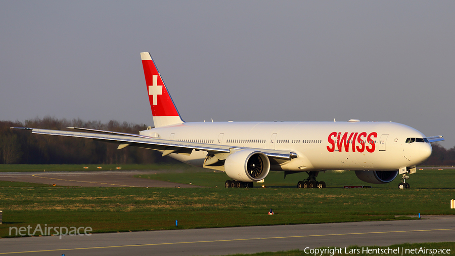 Swiss International Airlines Boeing 777-3DE(ER) (HB-JNB) | Photo 104364