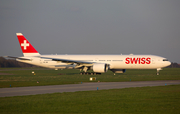 Swiss International Airlines Boeing 777-3DE(ER) (HB-JNB) at  Hannover - Langenhagen, Germany