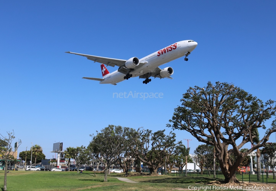 Swiss International Airlines Boeing 777-3DE(ER) (HB-JNC) | Photo 299681