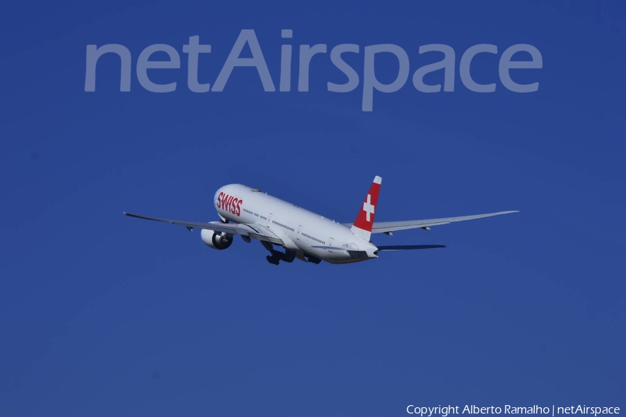 Swiss International Airlines Boeing 777-3DE(ER) (HB-JNC) | Photo 397989
