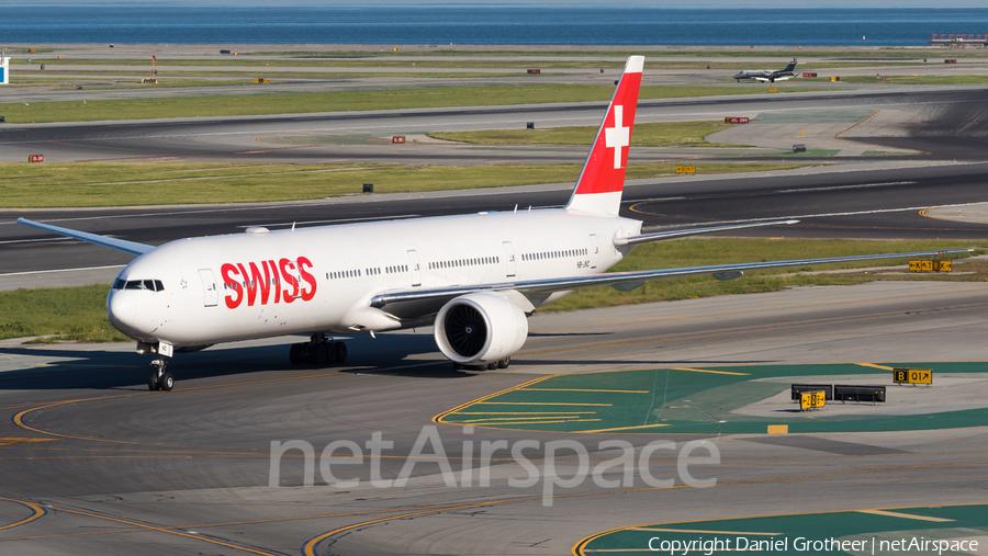 Swiss International Airlines Boeing 777-3DE(ER) (HB-JNC) | Photo 255394