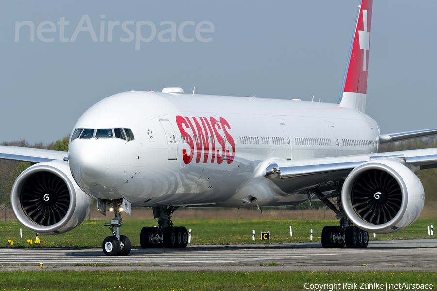 Swiss International Airlines Boeing 777-3DE(ER) (HB-JNC) | Photo 106834