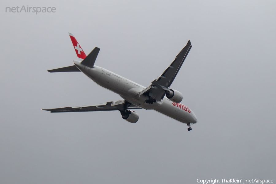 Swiss International Airlines Boeing 777-3DE(ER) (HB-JNC) | Photo 435755