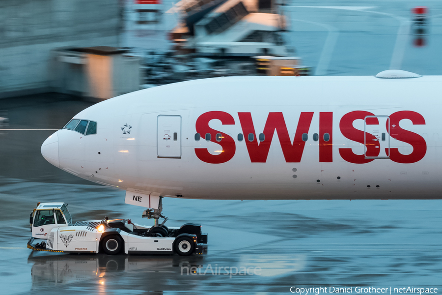 Swiss International Airlines Boeing 777-3DE(ER) (HB-JNE) | Photo 136137