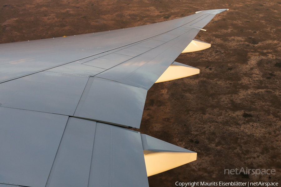 Swiss International Airlines Boeing 777-3DE(ER) (HB-JNG) | Photo 150289