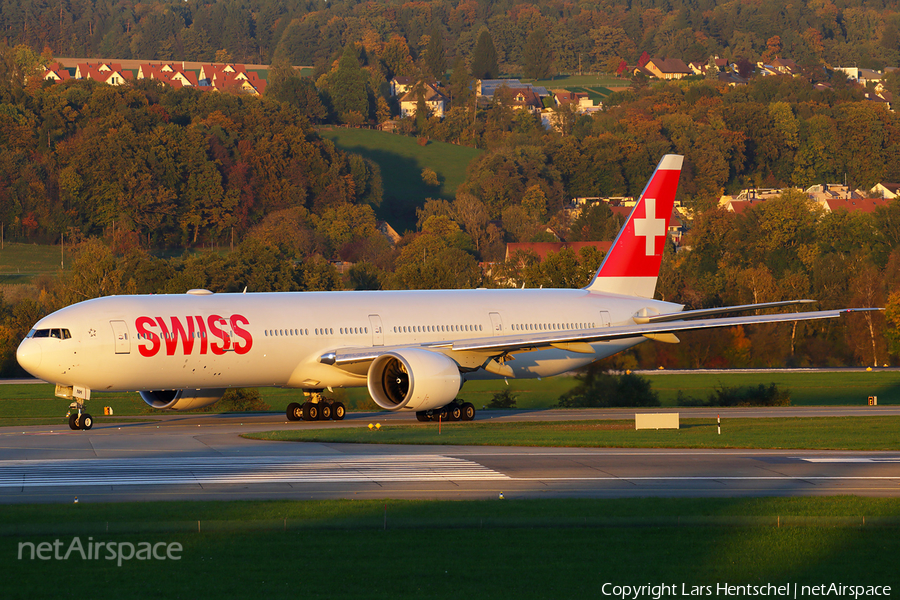 Swiss International Airlines Boeing 777-3DE(ER) (HB-JNH) | Photo 194730