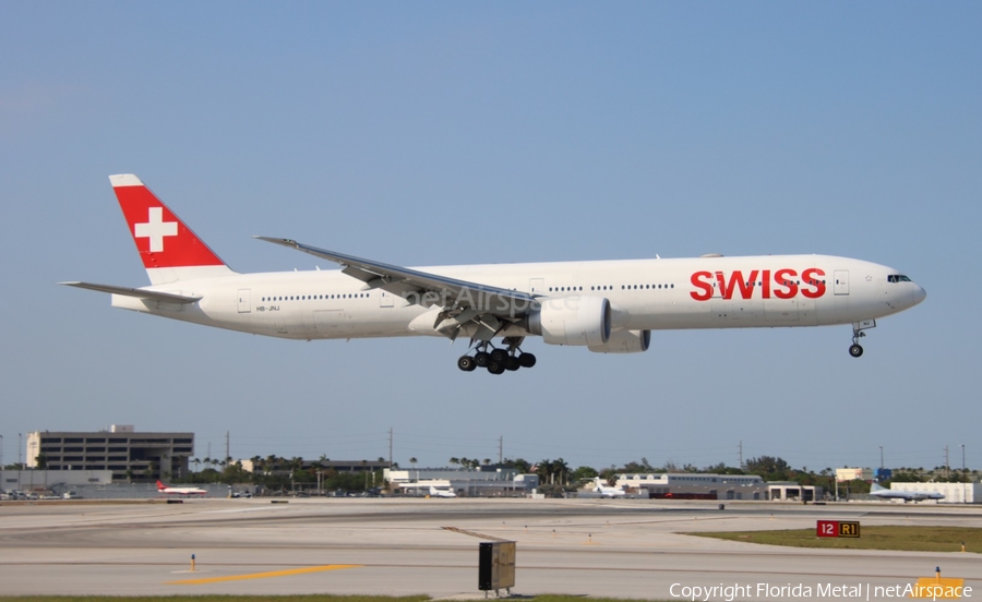 Swiss International Airlines Boeing 777-3DE(ER) (HB-JNJ) | Photo 621016