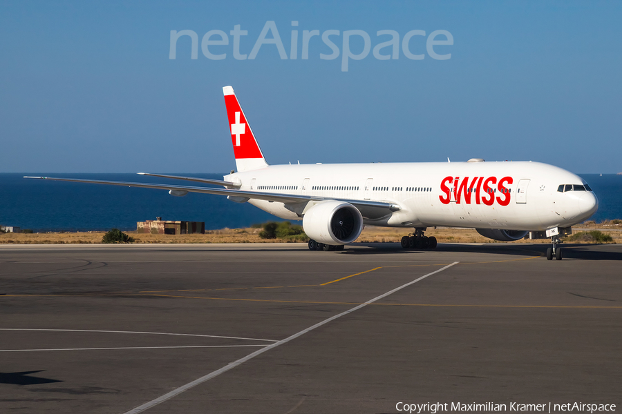 Swiss International Airlines Boeing 777-3DE(ER) (HB-JNK) | Photo 523800