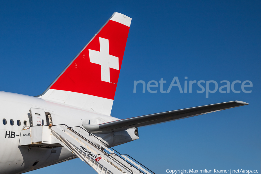 Swiss International Airlines Boeing 777-3DE(ER) (HB-JNK) | Photo 523802