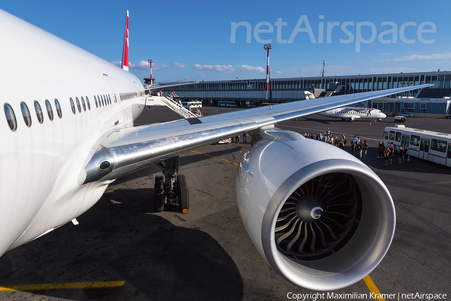 Swiss International Airlines Boeing 777-3DE(ER) (HB-JNK) | Photo 523805