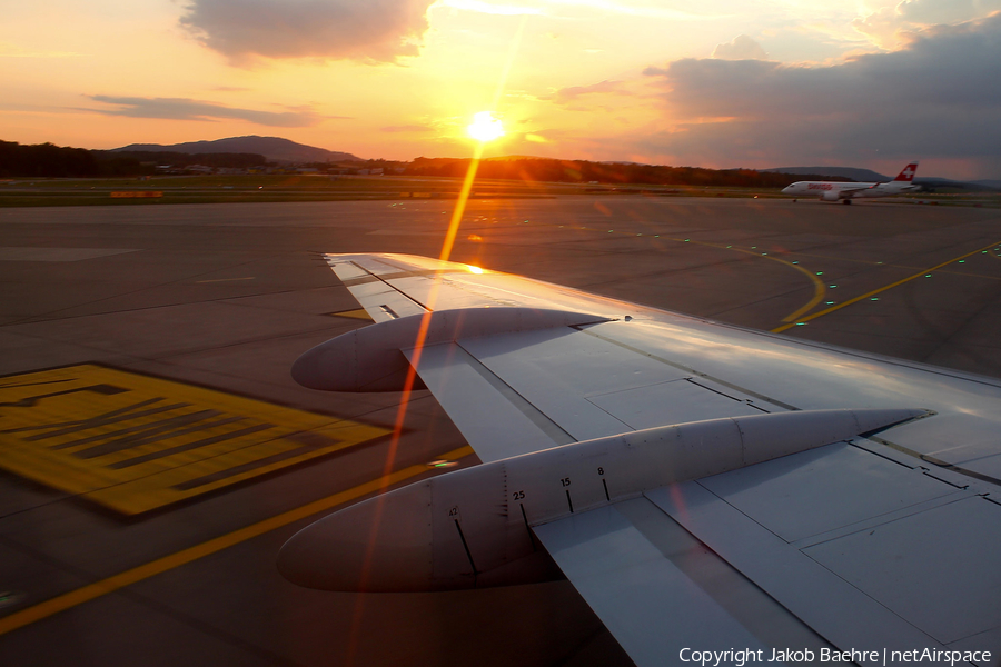 Helvetic Airways Fokker 100 (HB-JVC) | Photo 187906