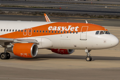 easyJet Switzerland Airbus A320-214 (HB-JXS) at  Gran Canaria, Spain