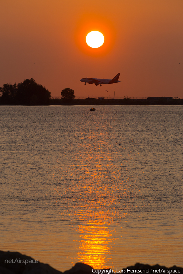 easyJet Switzerland Airbus A320-214 (HB-JYA) | Photo 353386