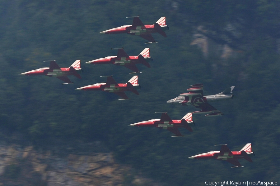 (Private) Hawker Hunter F.58 (HB-RVU) | Photo 557905