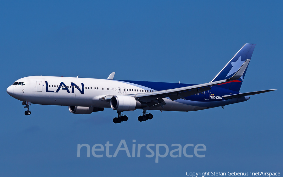 LAN Airlines Boeing 767-316(ER) (HC-CHA) | Photo 1820