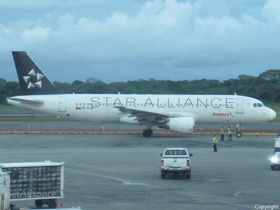 Avianca Ecuador Airbus A320-214 (HC-CJW) | Photo 269892