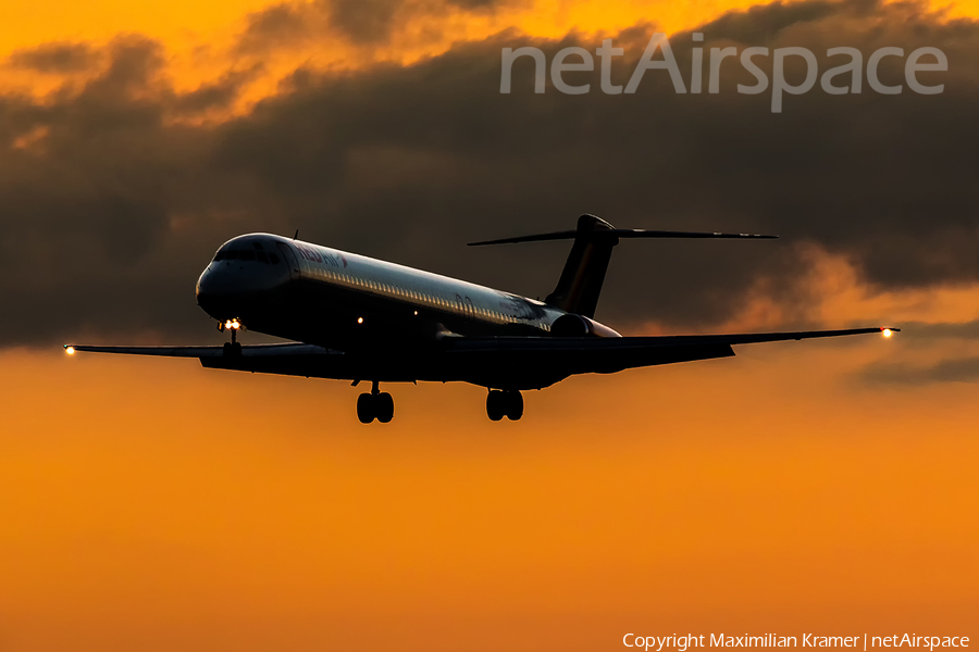 Red Air McDonnell Douglas MD-82 (HI1069) | Photo 603183