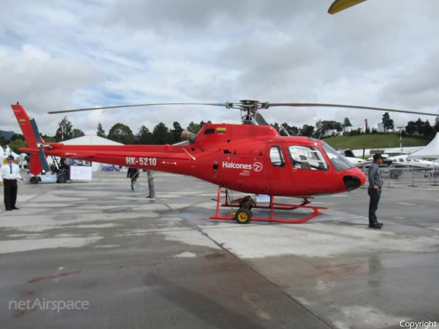 Escuela de Aviación Los Halcones Aerospatiale AS350B2 Ecureuil (HK-5210) | Photo 350394