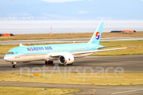 Korean Air Boeing 787-9 Dreamliner (HL7206) at  Osaka - Kansai International, Japan