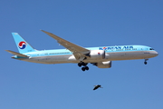 Korean Air Boeing 787-9 Dreamliner (HL7207) at  Taipei - Taoyuan, Taiwan