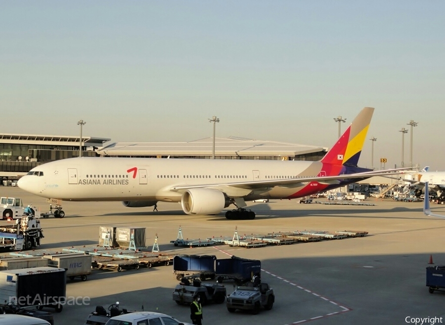 Asiana Airlines Boeing 777-28E(ER) (HL7500) | Photo 77017