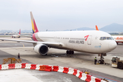 Asiana Airlines Boeing 767-38E (HL7528) at  Gimpo - International, South Korea