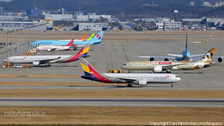 Asiana Airlines Boeing 767-38E (HL7528) | Photo 200187