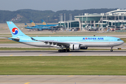 Korean Air Airbus A330-322 (HL7540) at  Seoul - Incheon International, South Korea