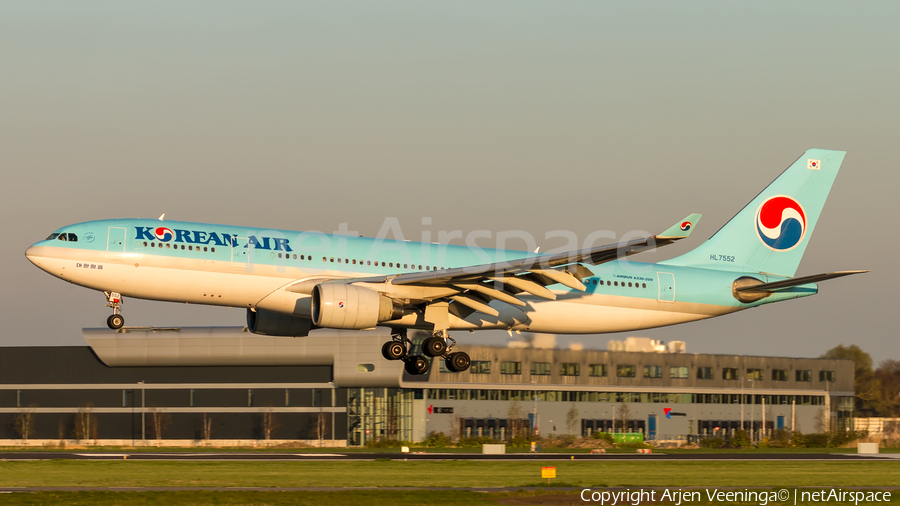 Korean Air Airbus A330-223 (HL7552) | Photo 170557