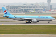 Korean Air Airbus A330-223 (HL7552) at  Seoul - Incheon International, South Korea