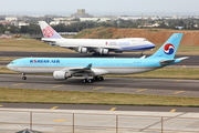 Korean Air Airbus A330-323X (HL7554) at  Taipei - Taoyuan, Taiwan