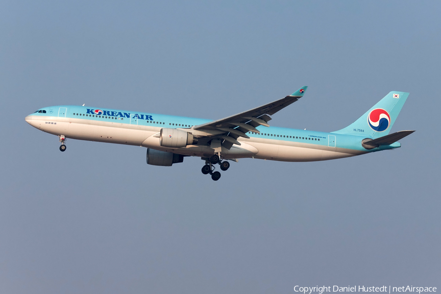 Korean Air Airbus A330-323 (HL7584) | Photo 644038