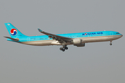 Korean Air Airbus A330-323X (HL7585) at  Seoul - Incheon International, South Korea