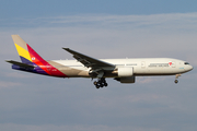 Asiana Airlines Boeing 777-28E(ER) (HL7596) at  Rome - Fiumicino (Leonardo DaVinci), Italy