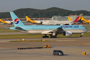 Korean Air Boeing 777-2B5(ER) (HL7598) at  Seoul - Incheon International, South Korea