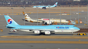 Korean Air Boeing 747-8B5 (HL7631) at  Seoul - Incheon International, South Korea