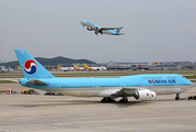 Korean Air Boeing 747-8B5 (HL7632) at  Seoul - Incheon International, South Korea
