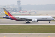 Asiana Airlines Boeing 777-28E(ER) (HL7700) at  Seoul - Incheon International, South Korea