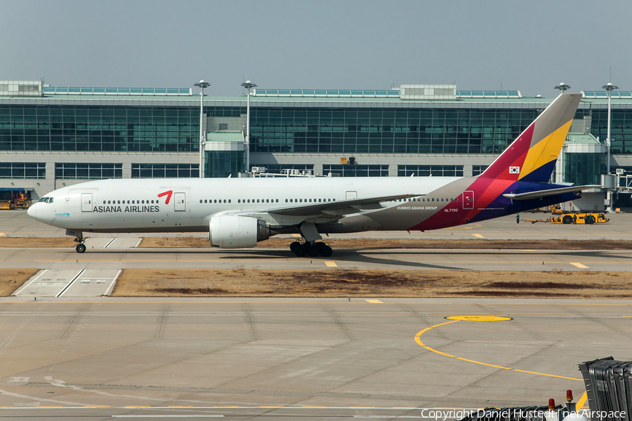 Asiana Airlines Boeing 777-28E(ER) (HL7700) | Photo 643995