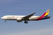 Asiana Airlines Boeing 777-28E(ER) (HL7700) at  Los Angeles - International, United States