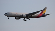 Asiana Airlines Boeing 777-28E(ER) (HL7700) at  Chicago - O'Hare International, United States