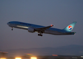 Korean Air Boeing 777-2B5(ER) (HL7715) at  Los Angeles - International, United States