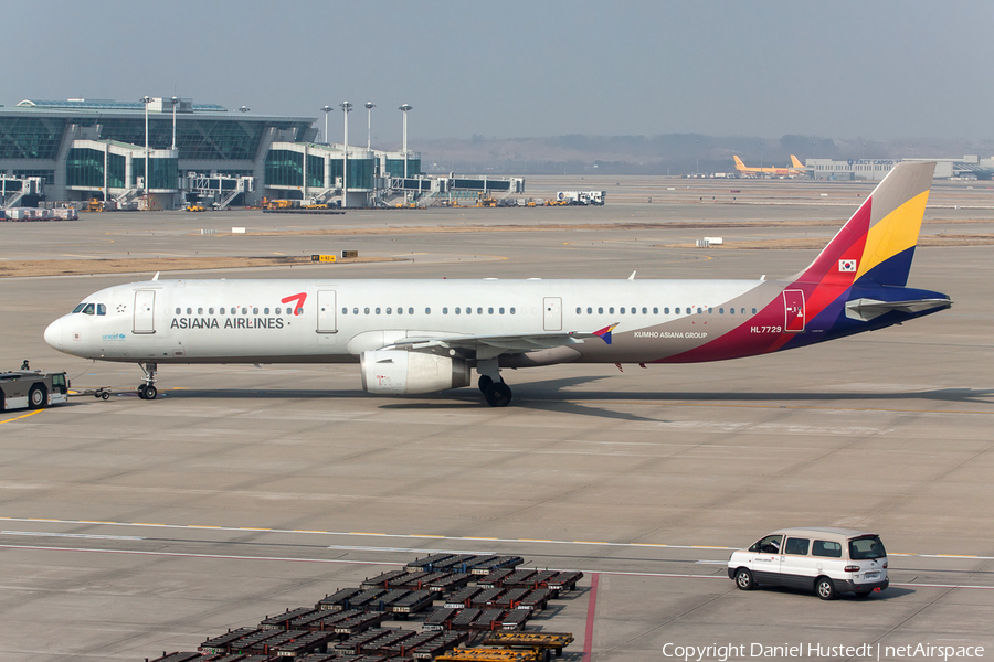 Asiana Airlines Airbus A321-231 (HL7729) | Photo 643996