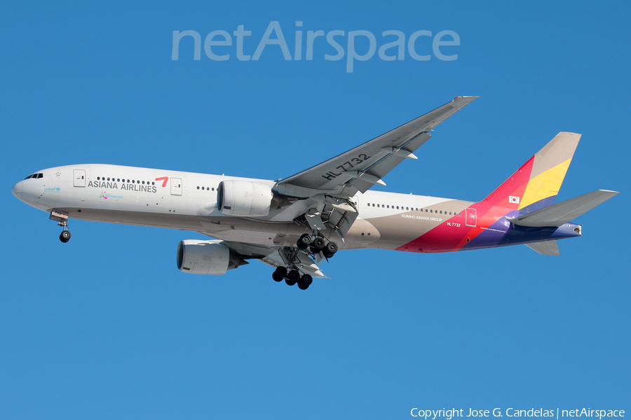 Asiana Airlines Boeing 777-28E(ER) (HL7732) | Photo 209829