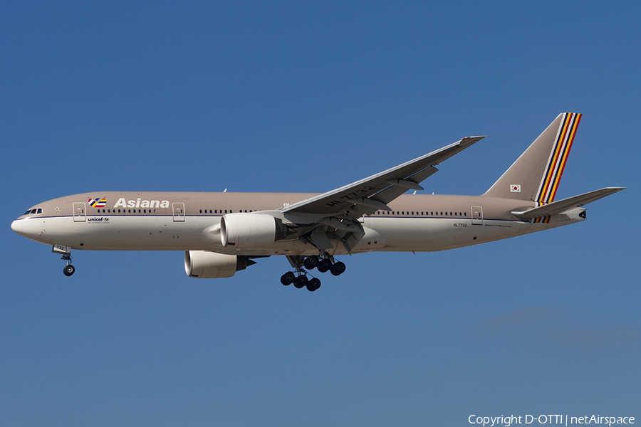 Asiana Airlines Boeing 777-28E(ER) (HL7732) | Photo 182335