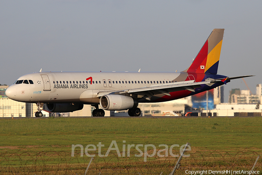 Asiana Airlines Airbus A320-232 (HL7737) | Photo 371623