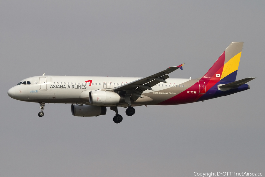 Asiana Airlines Airbus A320-232 (HL7738) | Photo 407084