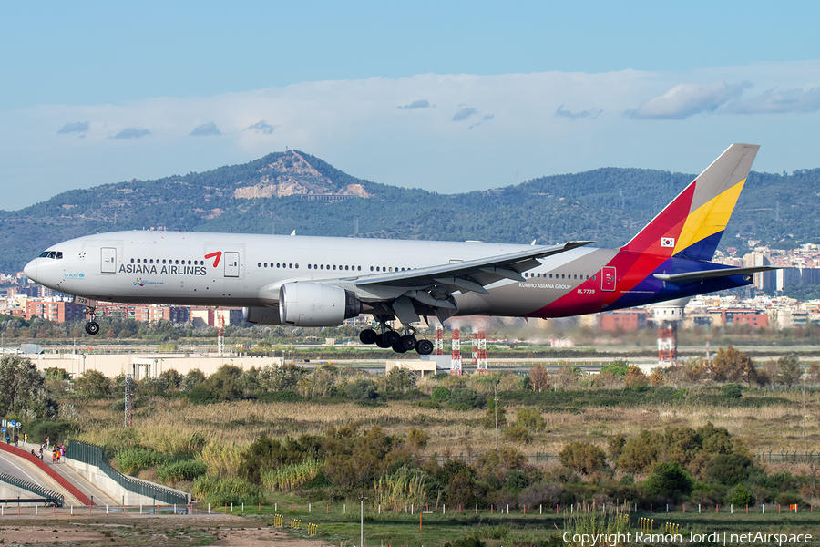 Asiana Airlines Boeing 777-28E(ER) (HL7739) | Photo 281346