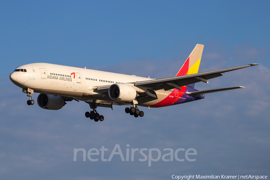 Asiana Airlines Boeing 777-28E(ER) (HL7739) | Photo 390546